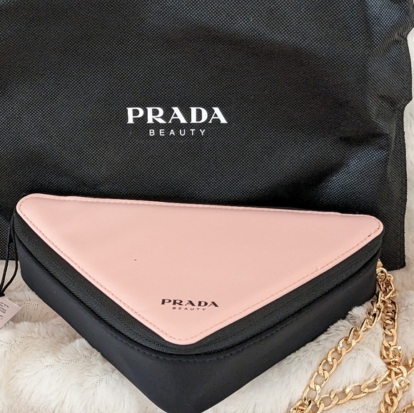 Prada - Picture 2 of 12